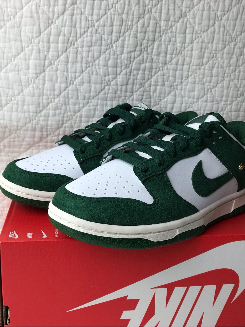 Nike Dunk Low Shoes Women’s SZ 6 Gorge Green Gold Mini Swoosh IB4417 100 - Picture 8 of 12